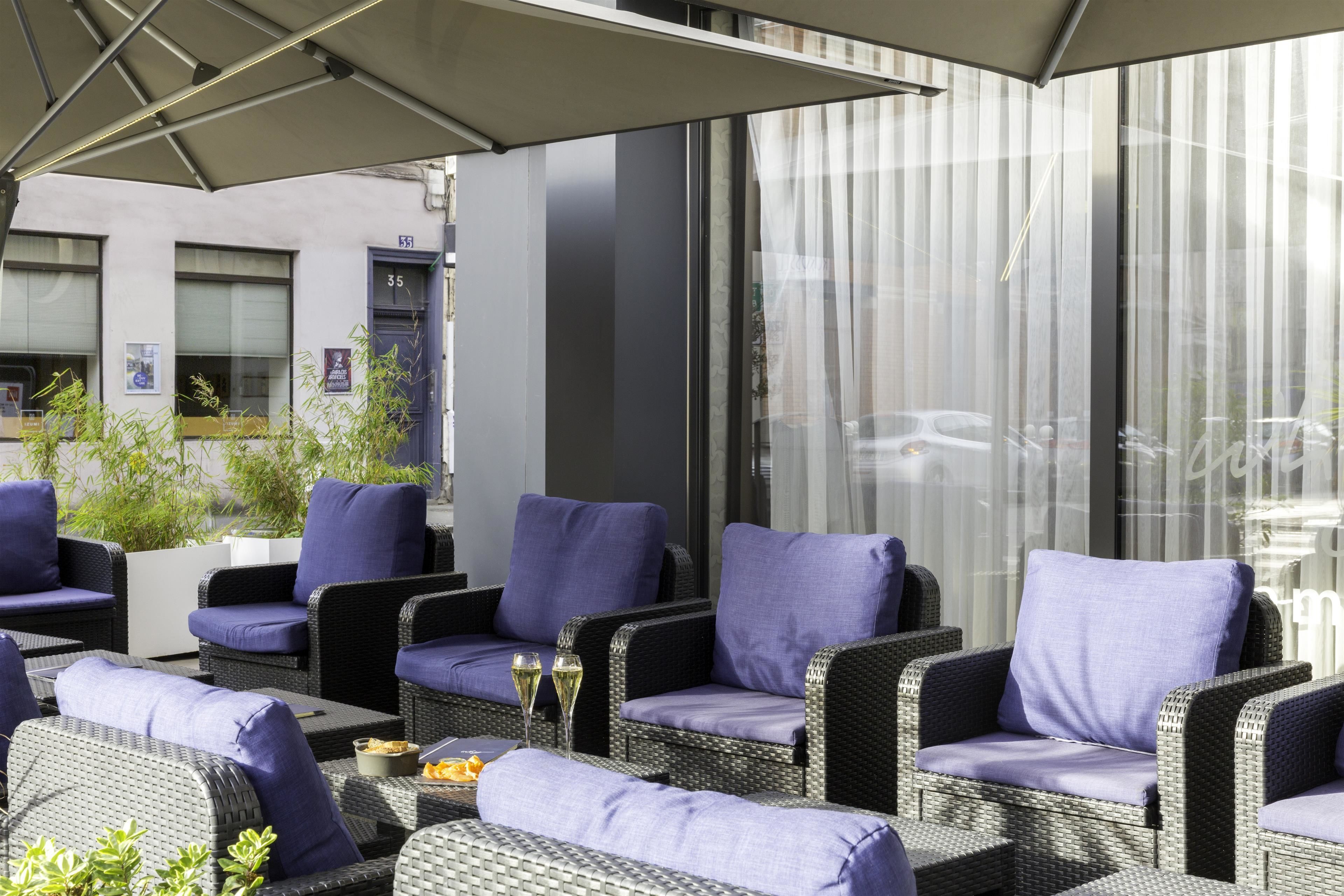 breakfast and lunch served