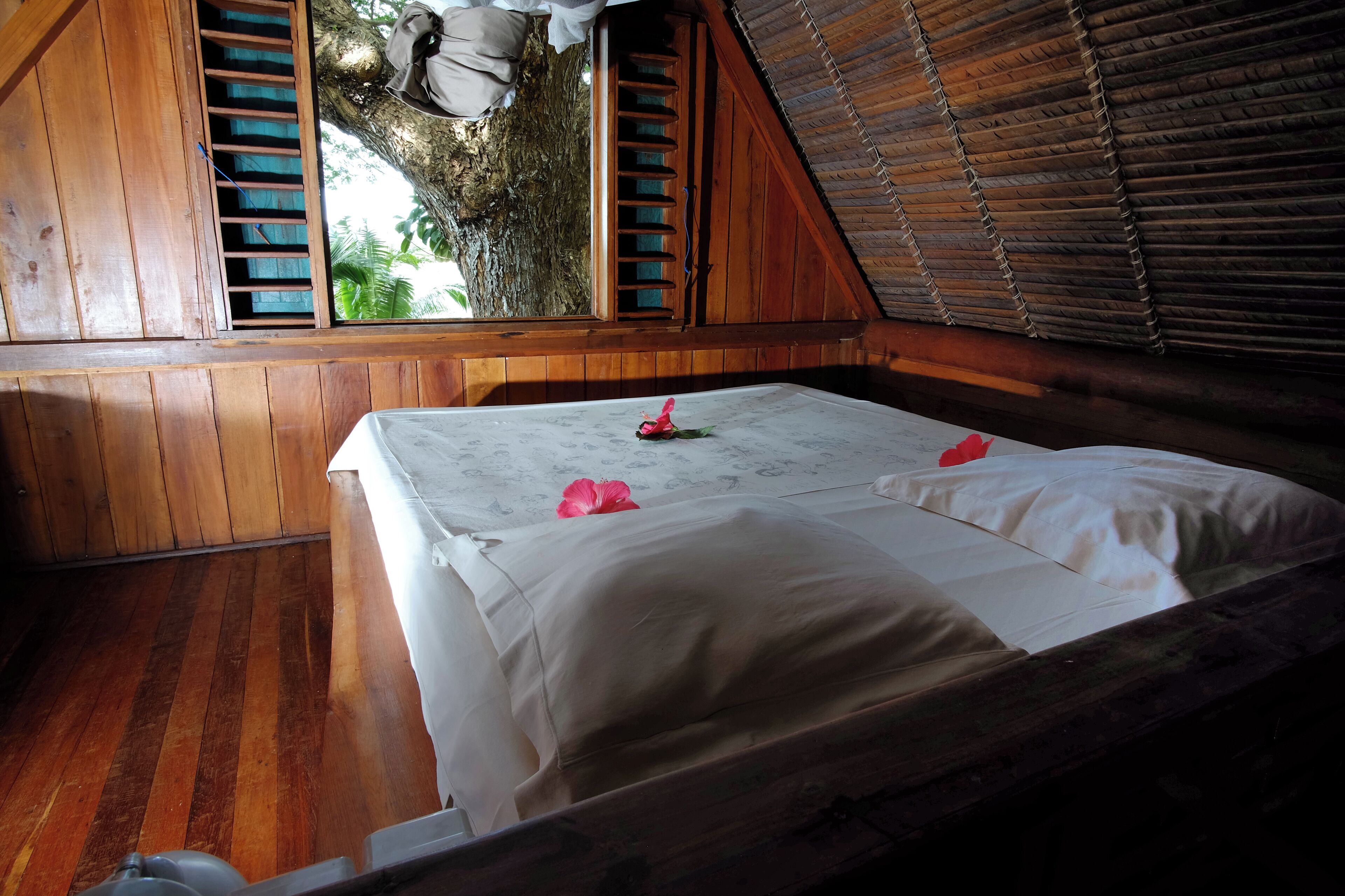 duplex (bungalow) | minibar, in-room safe, blackout curtains, free wifi