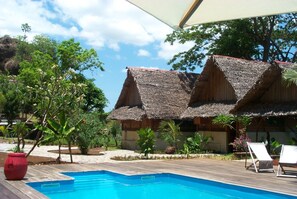 Dúplex (Bungalow) | Minibar, caja fuerte, cortinas opacas y wifi gratis