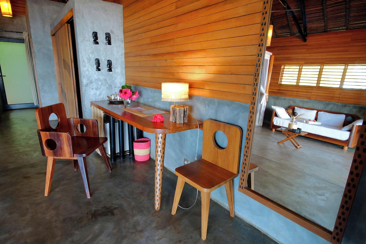 deluxe room | minibar, in-room safe, blackout curtains, free wifi