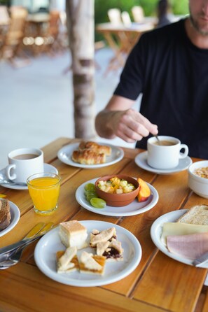 Unclassified image, 4 of 8, button - Howard Johnson Hotel & Convention Center Madariaga Carilo (Carilo)