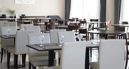 Howard Johnson Hotel & Convention Center Madariaga Carilo