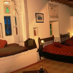 Quarto casal luxo | Frigobar, cofres nos quartos, escrivaninha