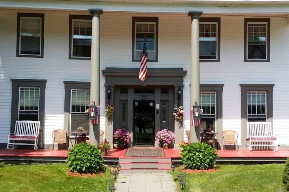 Brookside Inn At Laurens