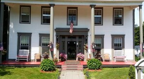 A stately building with a symmetrical facade, large windows, and a central entrance flanked by columns. - Brookside Inn At Laurens (Laurens)