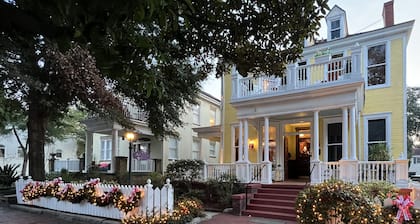 Azalea Inn and Villas