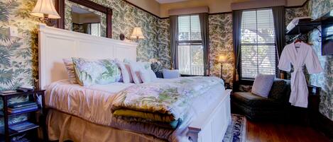 Live Oak Canopy, Superior Room, 1 King Bed, Balcony, Garden View | Premium bedding, desk, iron/ironing board, free WiFi