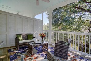 Live Oak Canopy, Superior Room, 1 King Bed, Balcony, Garden View | Terrace/patio