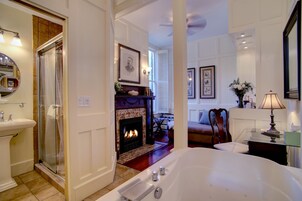 Cotton Exchange, Luxury Room, 1 King Bed, Jetted Tub, Garden View	 | Premium bedding, desk, iron/ironing board, free WiFi