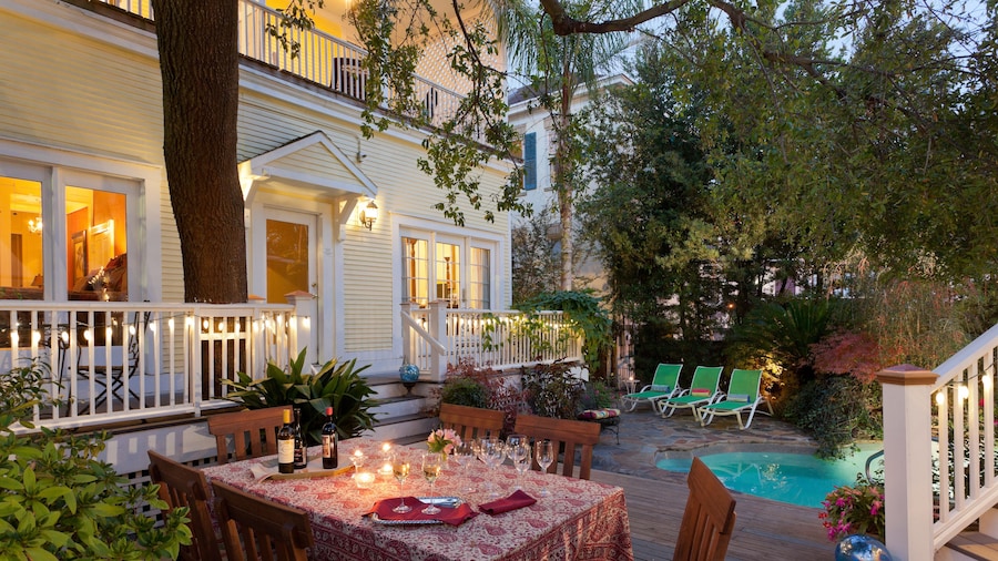 Azalea Inn and Villas