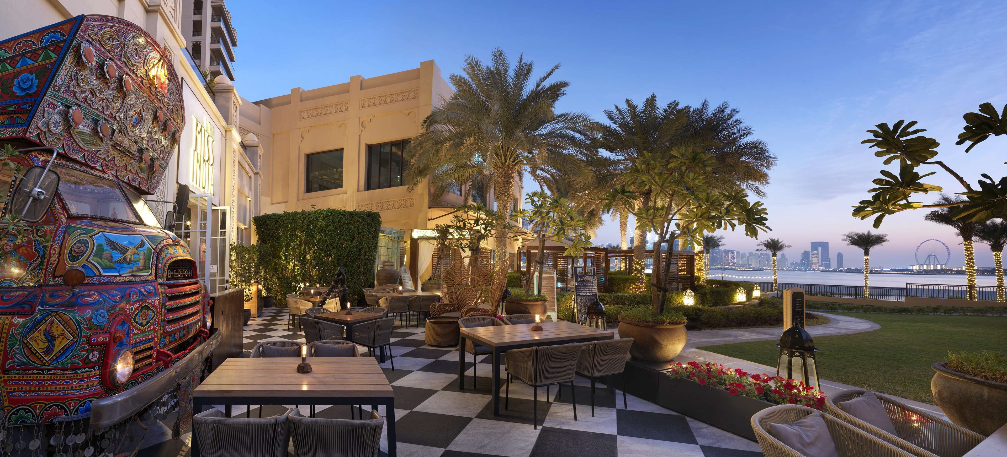 10 restaurants, breakfast, lunch, dinner served; international cuisine