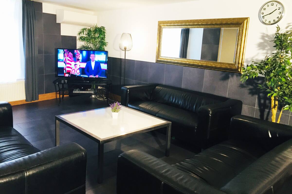 Apartment, 4 Bedrooms | Living room | Flat-screen TV