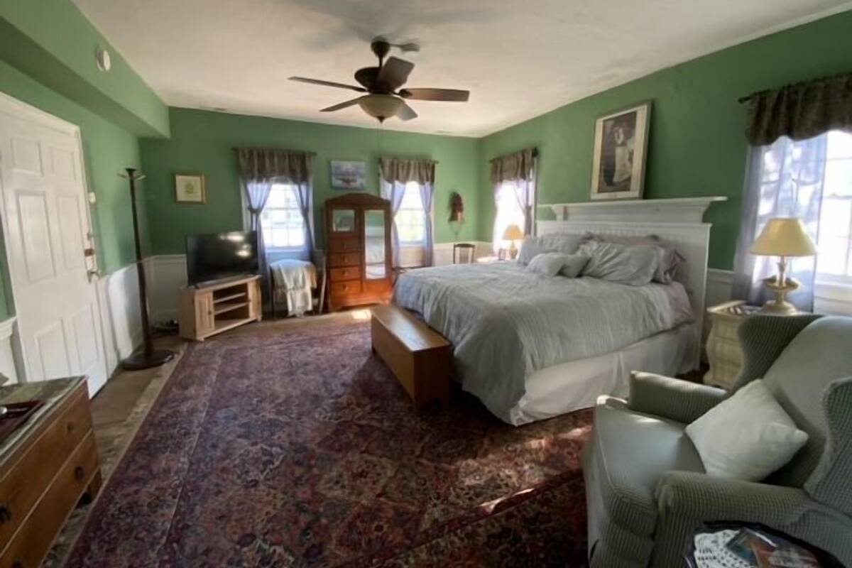 The Primary Stateroom | Individually decorated, iron/ironing board, free WiFi
