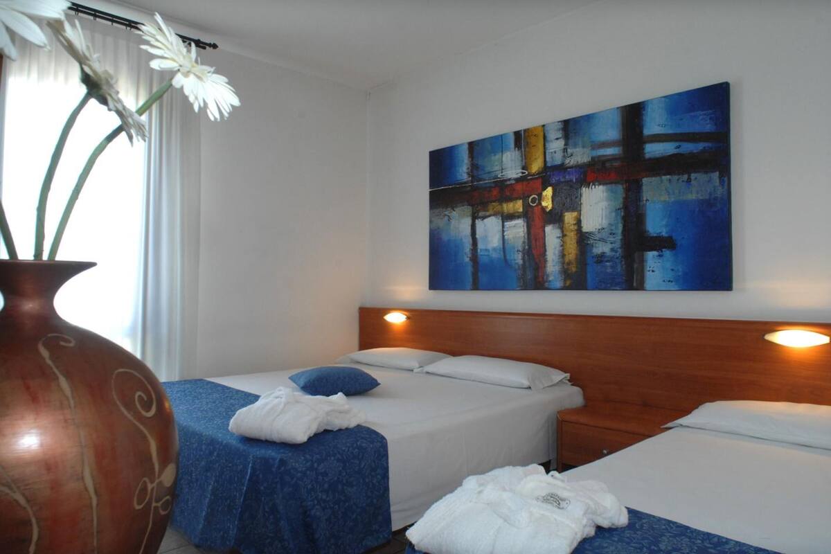 in-room safe, desk, free wifi