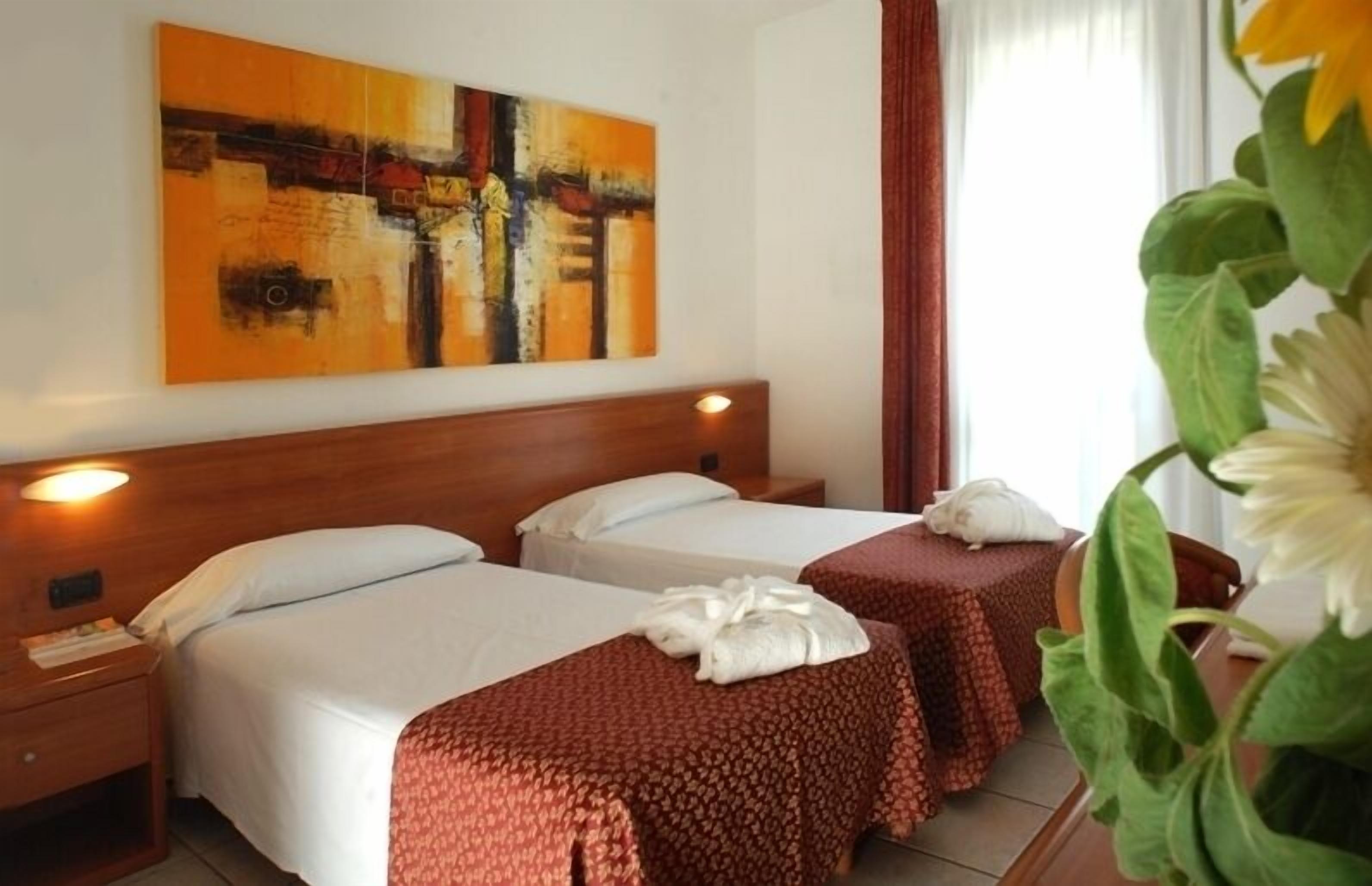 triple room | in-room safe, desk, free wifi