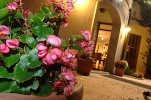 Exterior detail - Albergo Scaldaferro (Sandrigo)