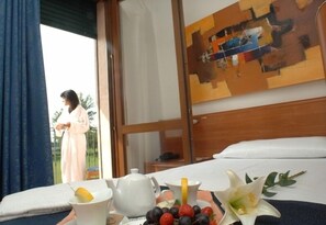 Double Room | In-room safe, desk, free WiFi