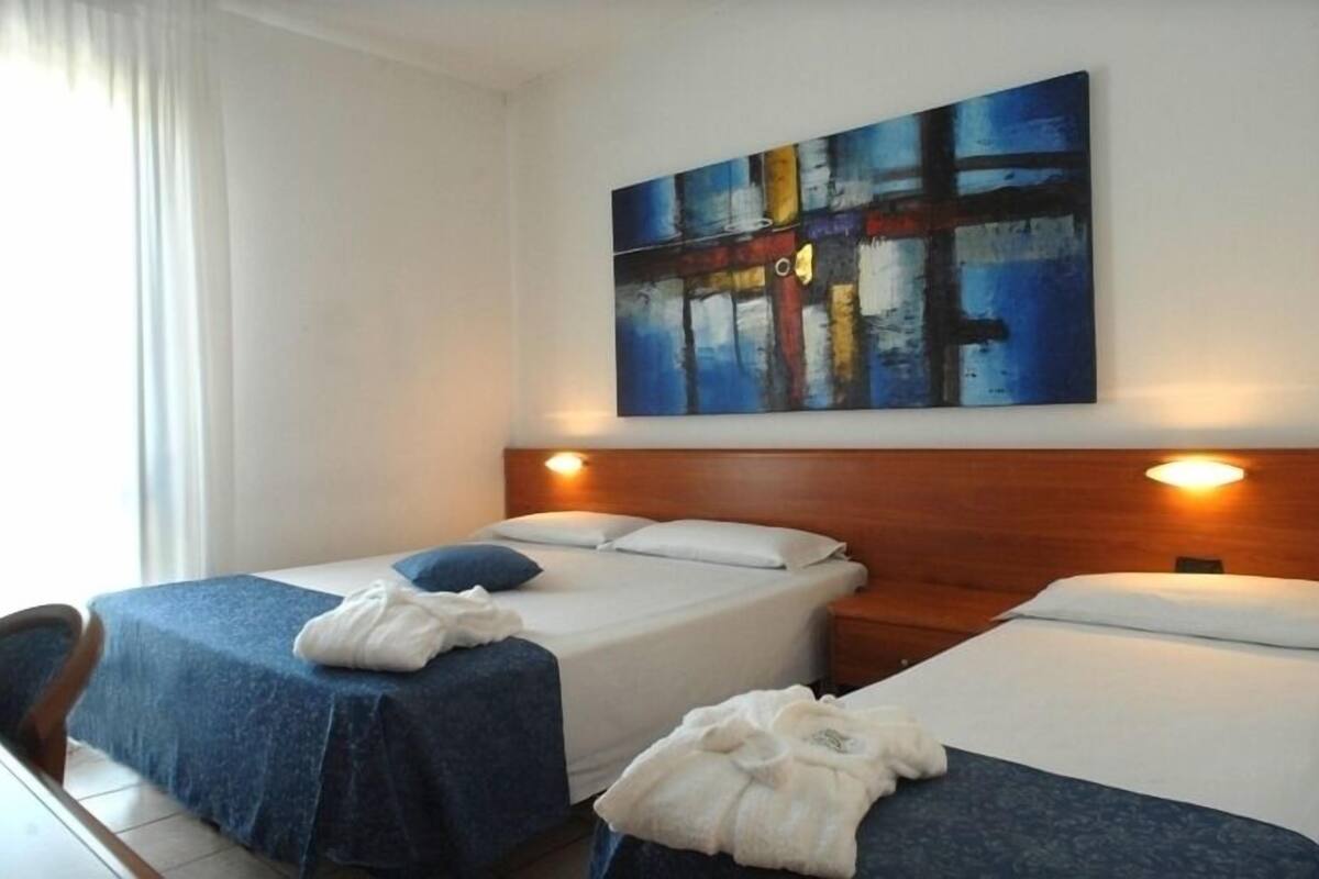 triple room | in-room safe, desk, free wifi