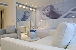 Studio | In-room safe, desk, blackout drapes, iron/ironing board - B-aparthotel Regent (Brussels)
