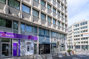 Front of property - B-aparthotel Regent (Brussels)