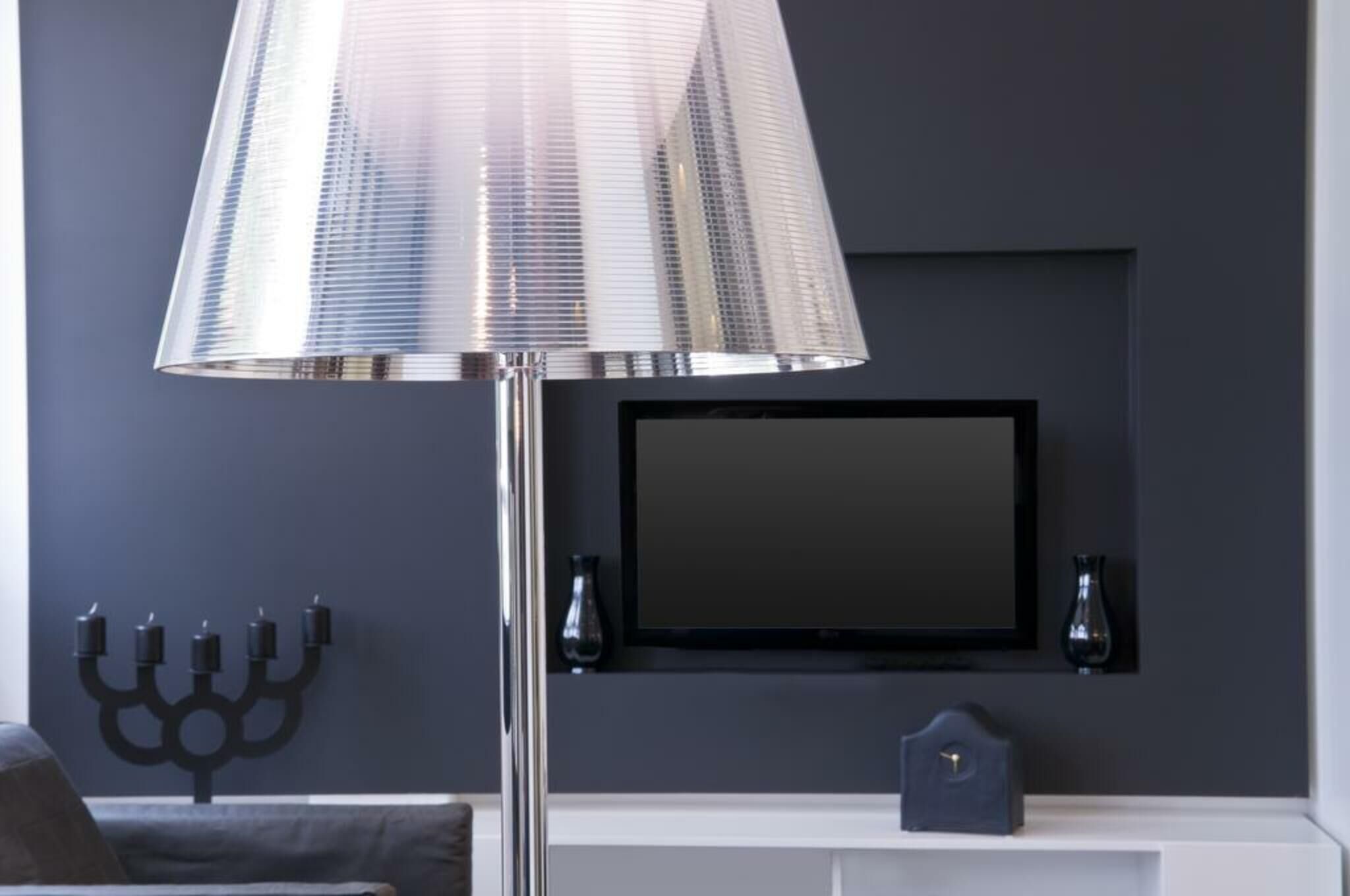 En 32-tommers Flatskjerm-TV med Parabol-TV samt TV