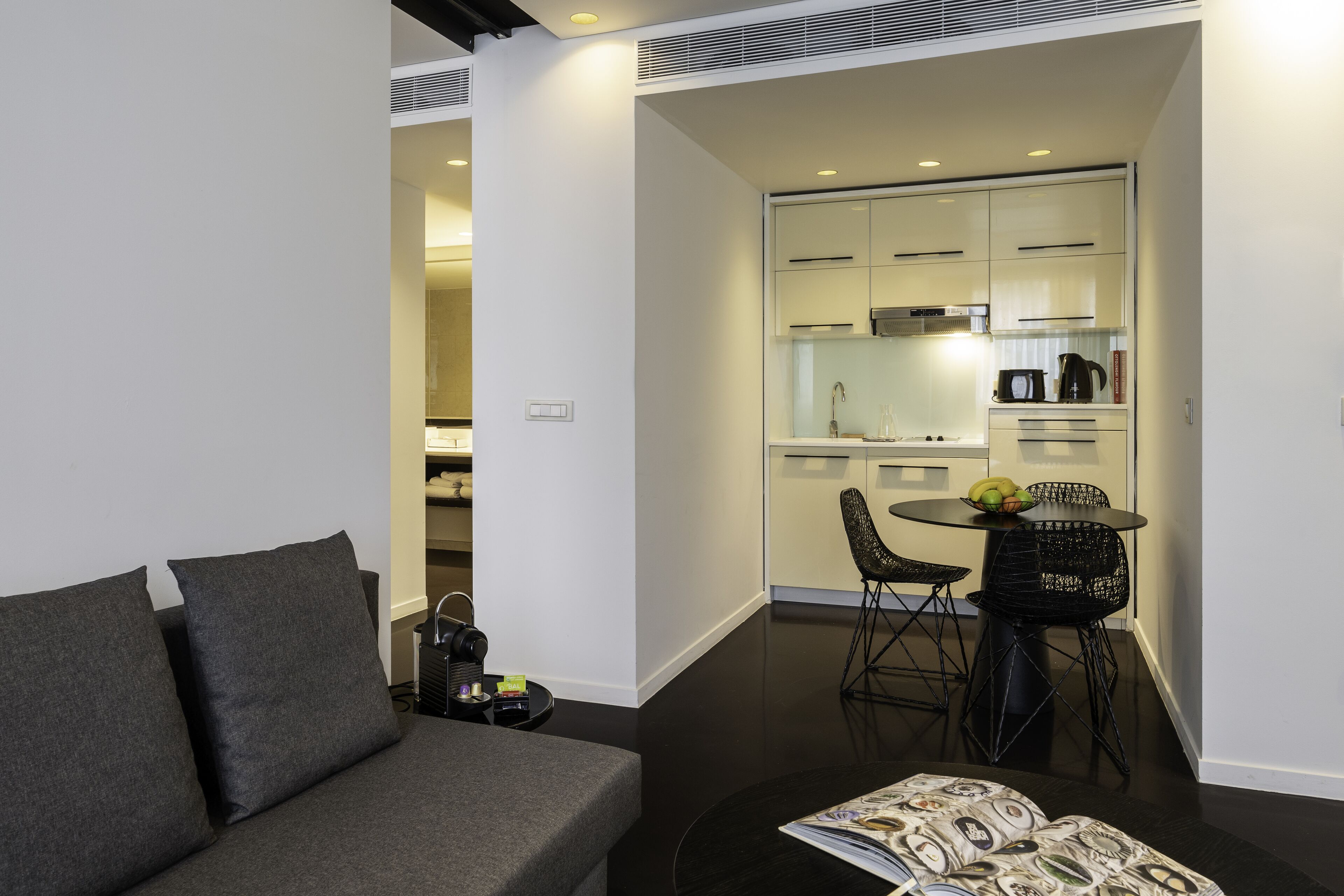 32-inch flat-screen tv with satellite channels, tv