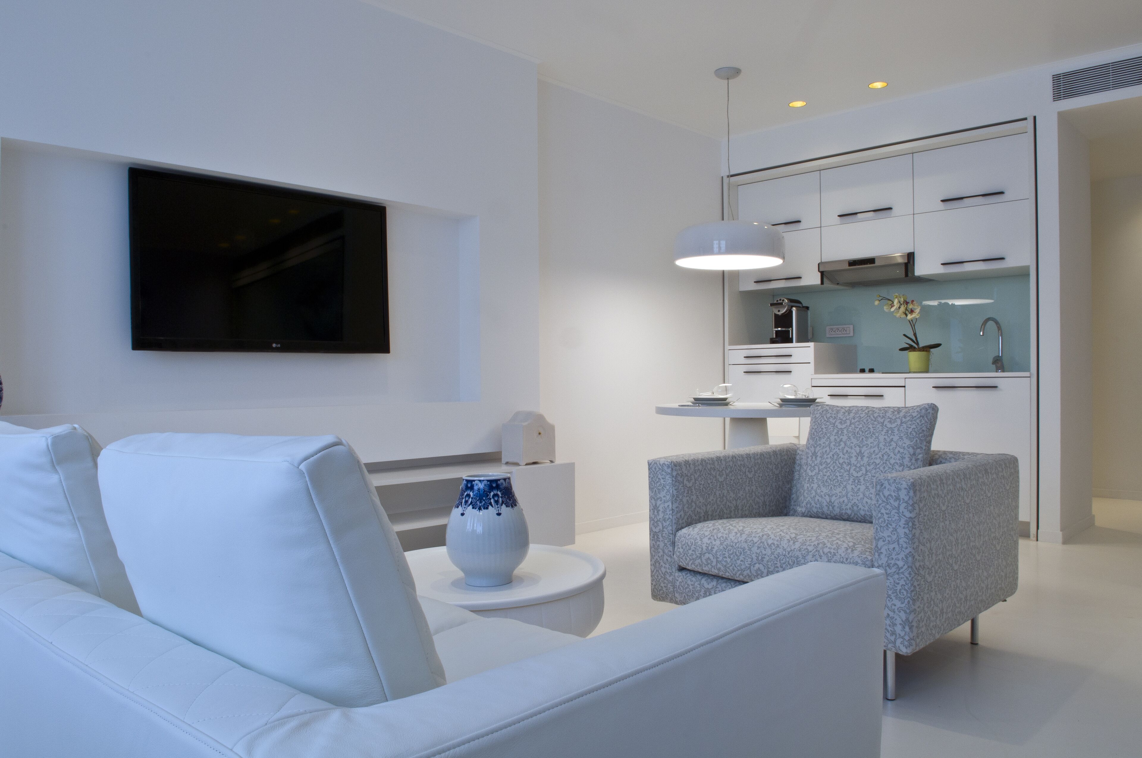 studio | private kitchen | coffee/tea maker, electric kettle, cleaning supplies