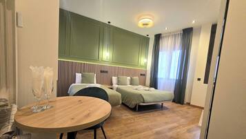 Family Triple Room | Down duvets, in-room safe, blackout curtains, soundproofing