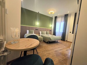 Family Triple Room | Down duvets, in-room safe, blackout curtains, soundproofing - Main Street Madrid (Madrid)