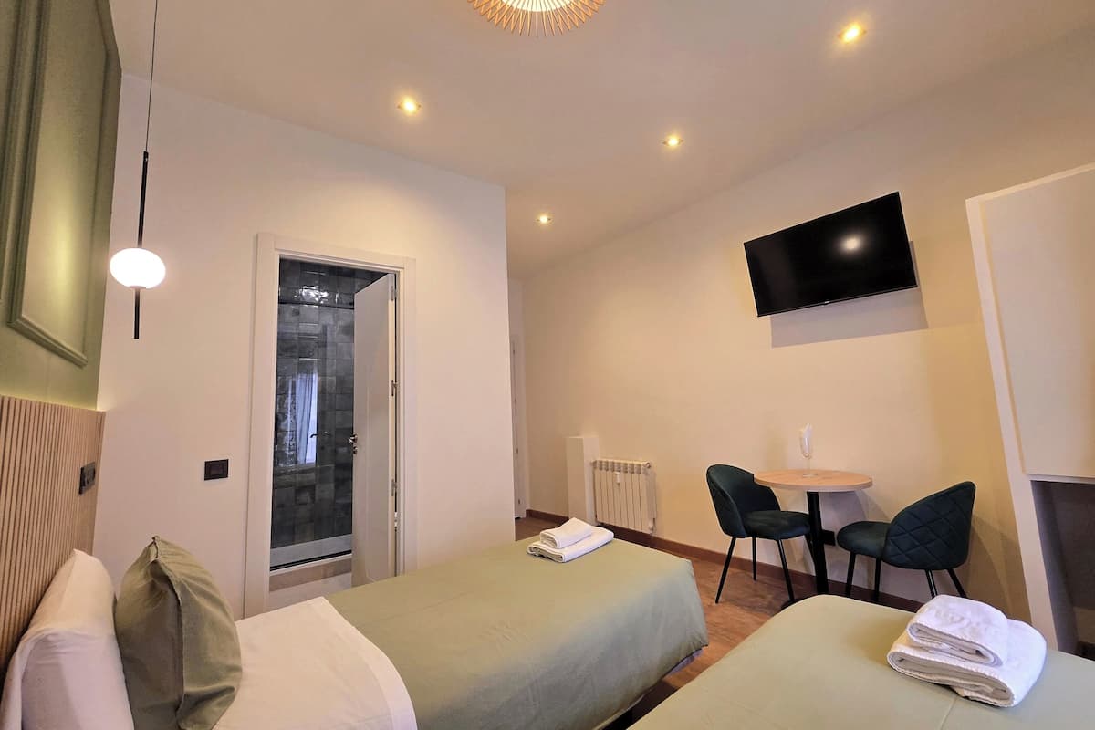 Down duvets, in-room safe, blackout curtains, soundproofing