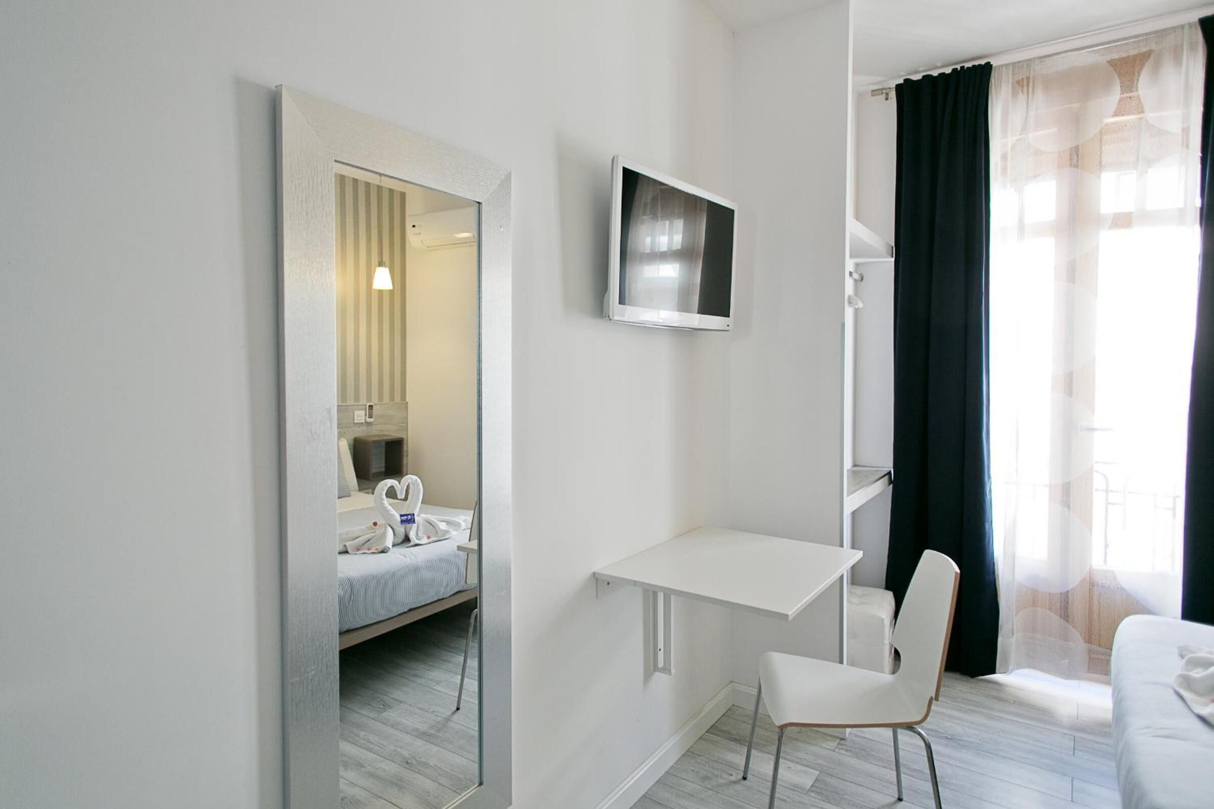 Photo - Hostal Main Street Madrid