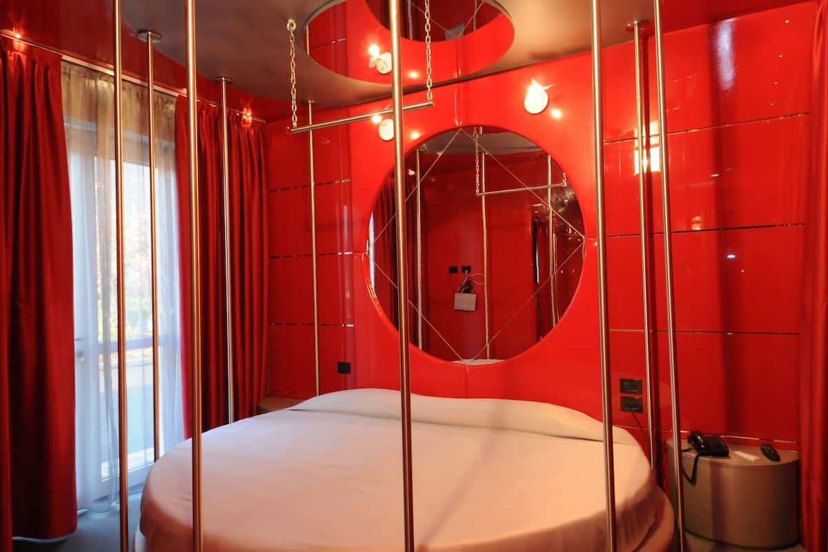 Blackout drapes, soundproofing, WiFi (free), individually furnished
