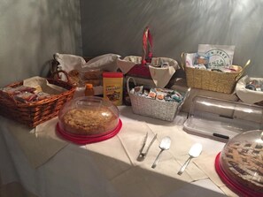 아침 식사, 점심 식사 및 저녁 식사 제공
