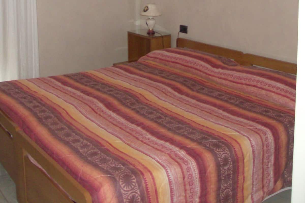 Blackout drapes, soundproofing, WiFi (free), individually furnished