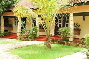Front of property - Afrikiko Riverfront Resort (Akosombo)