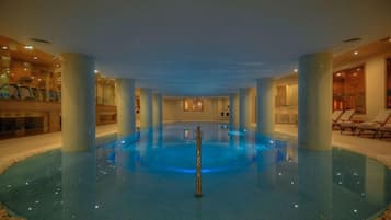 Outdoor pool, free pool cabanas, pool umbrellas