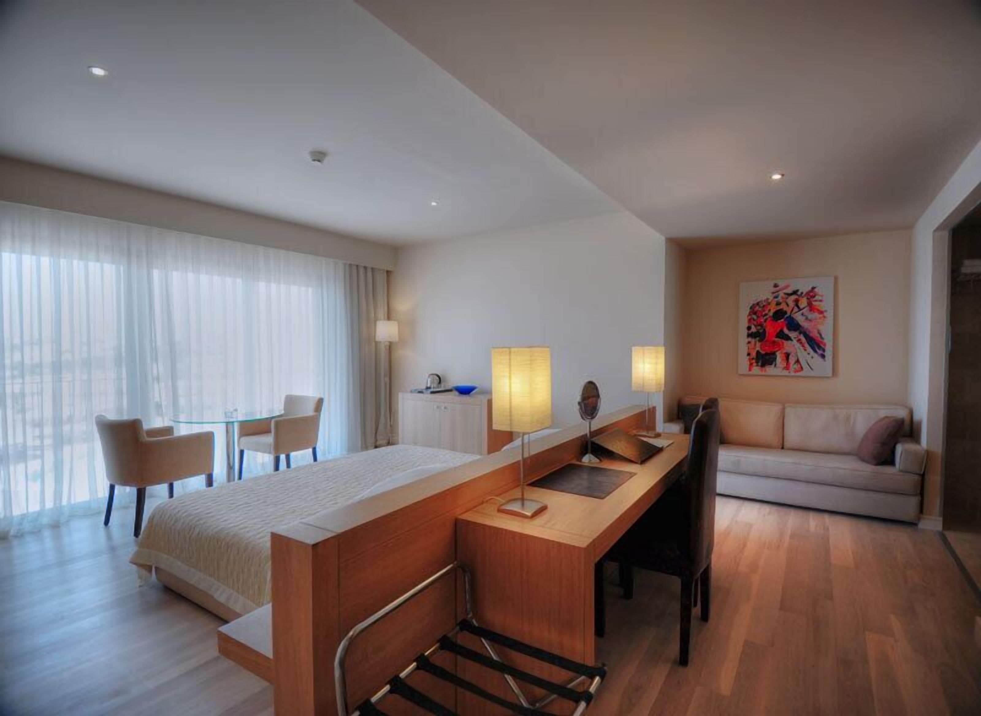 suit oda | minibar, in-room safe, desk, iron/ironing board