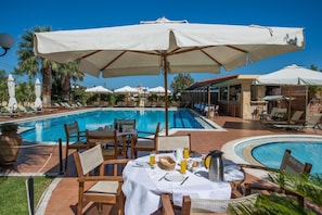 Daily cooked-to-order breakfast for a fee - Mirtilos Studios & Apartments (Kissamos)