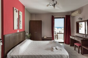 Studio (Double) | Individually decorated, desk, laptop workspace, blackout curtains - Mirtilos Studios & Apartments (Kissamos)