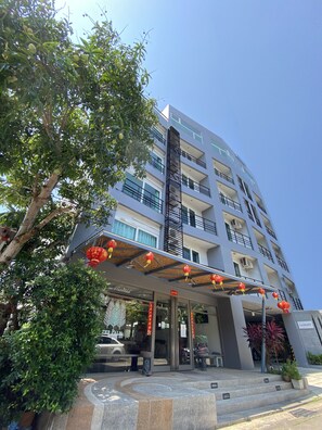 المنشأة من الخارج