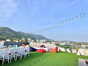 تناول الطعام بالخارج