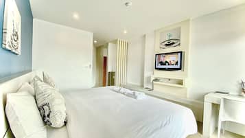 Escritorio, wifi gratis y ropa de cama