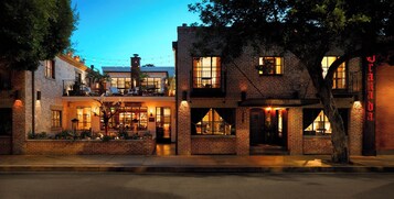 Konaklama yerinin ön cephesi