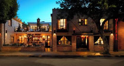 Granada Hotel & Bistro