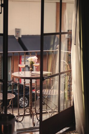 Chambre, 1 grand lit, vue ville | Terrasse/Patio