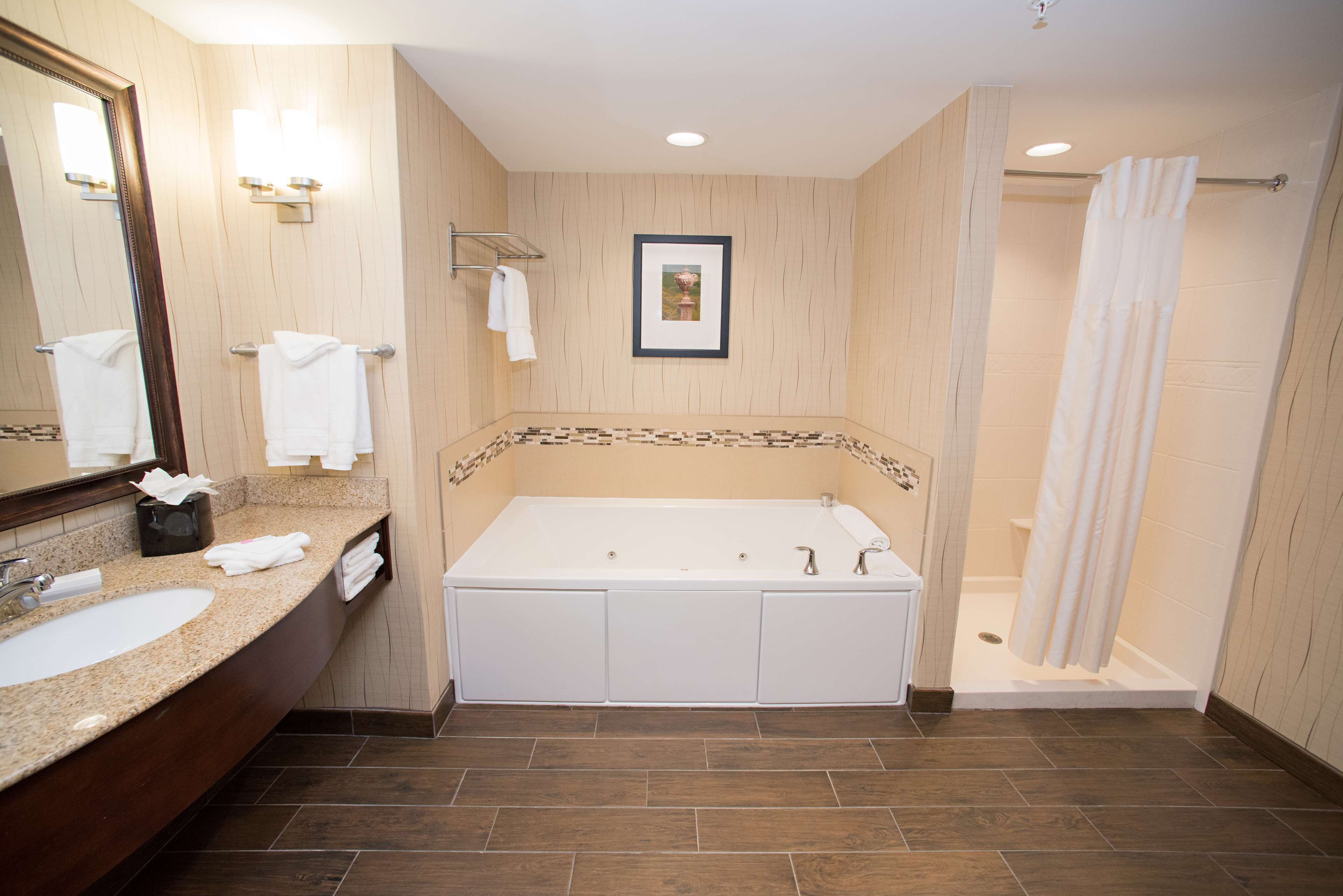 king 2 room larger suite | bathroom | combined shower/bathtub, free toiletries, hair dryer, towels
