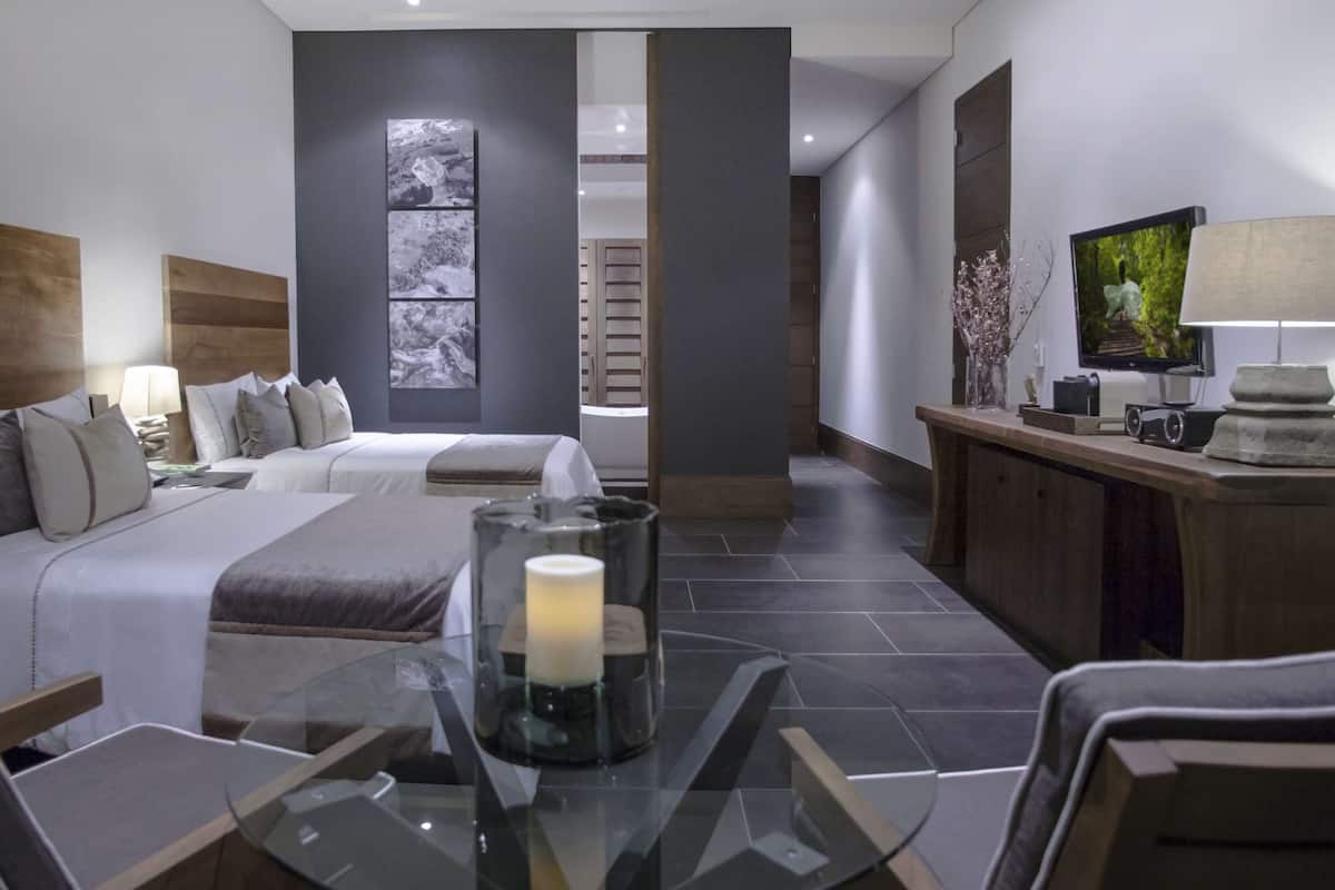 Ropa de cama hipoalergénica y minibar