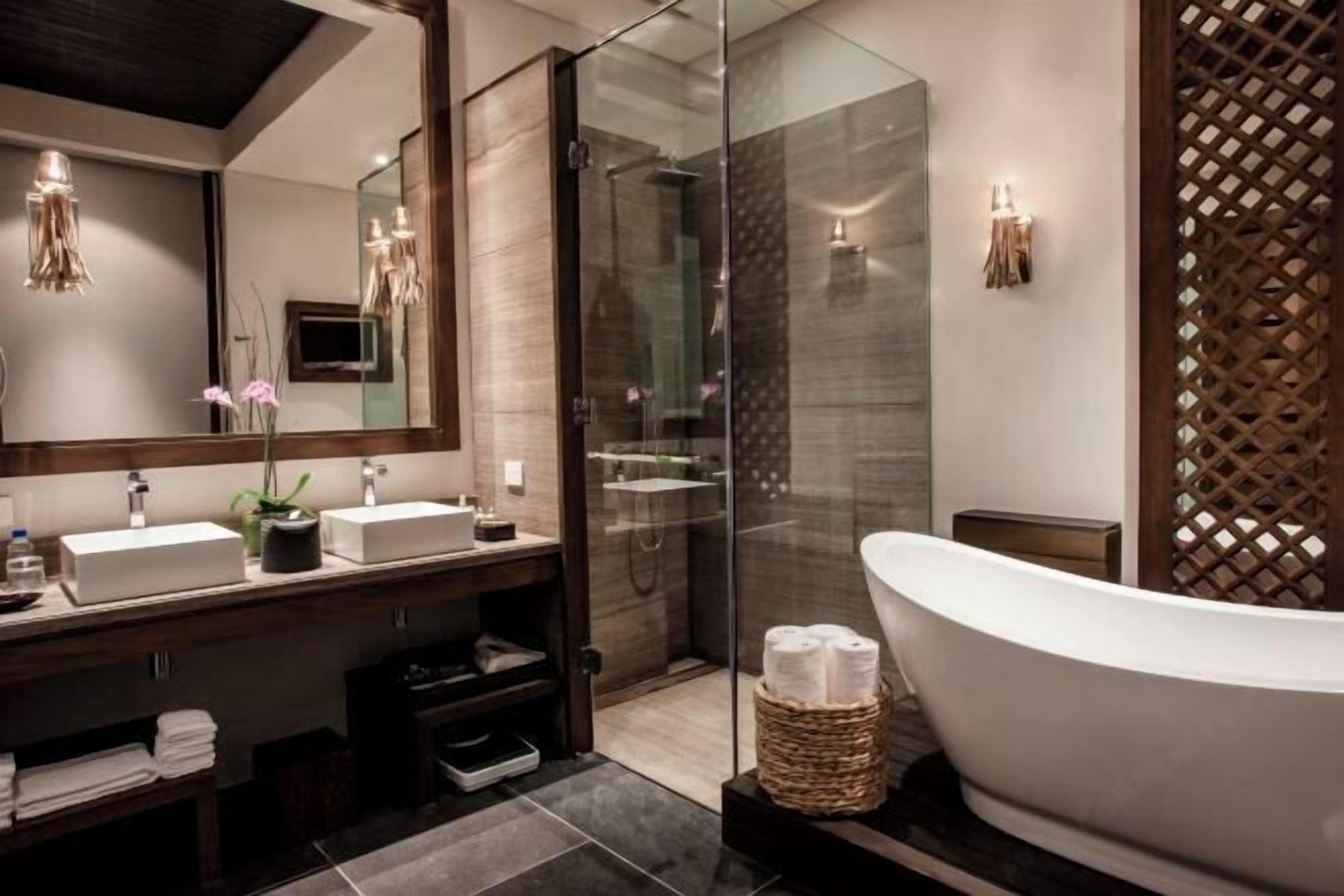 Separate tub and shower, deep soaking tub, rainfall showerhead