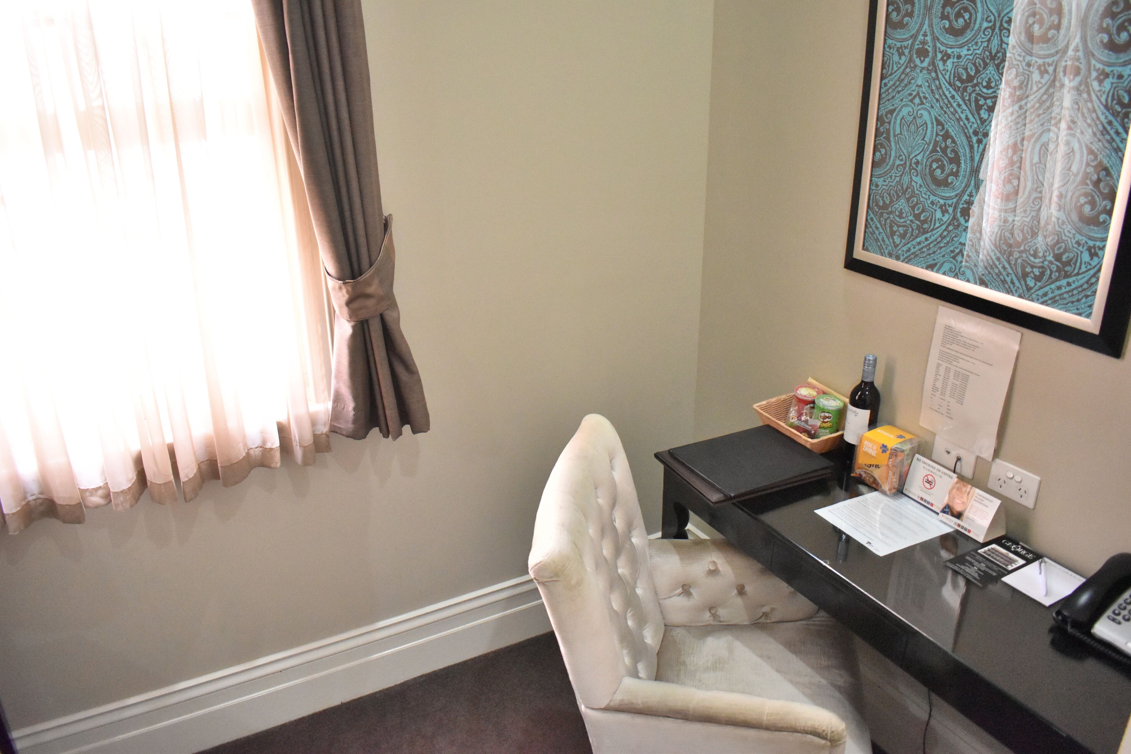 studio | minibar, in-room safe, desk, iron/ironing board