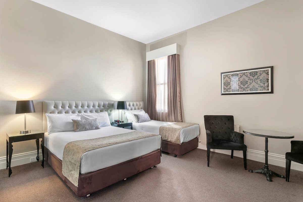 Room, 2 Single Beds, Non Smoking | Minibar, in-room safe, desk, iron/ironing board